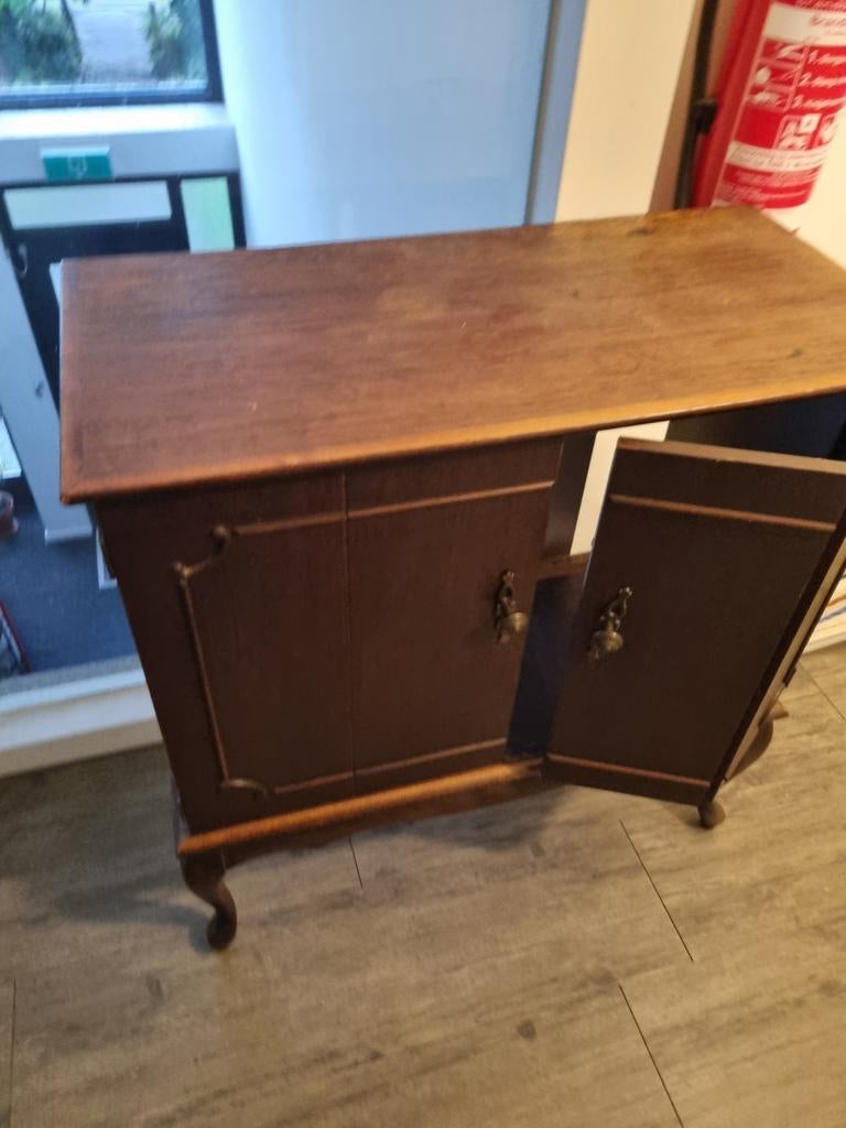 Queen Anne Kastje - Vintage Dressoir met Gebogen Poten, Ophalen
