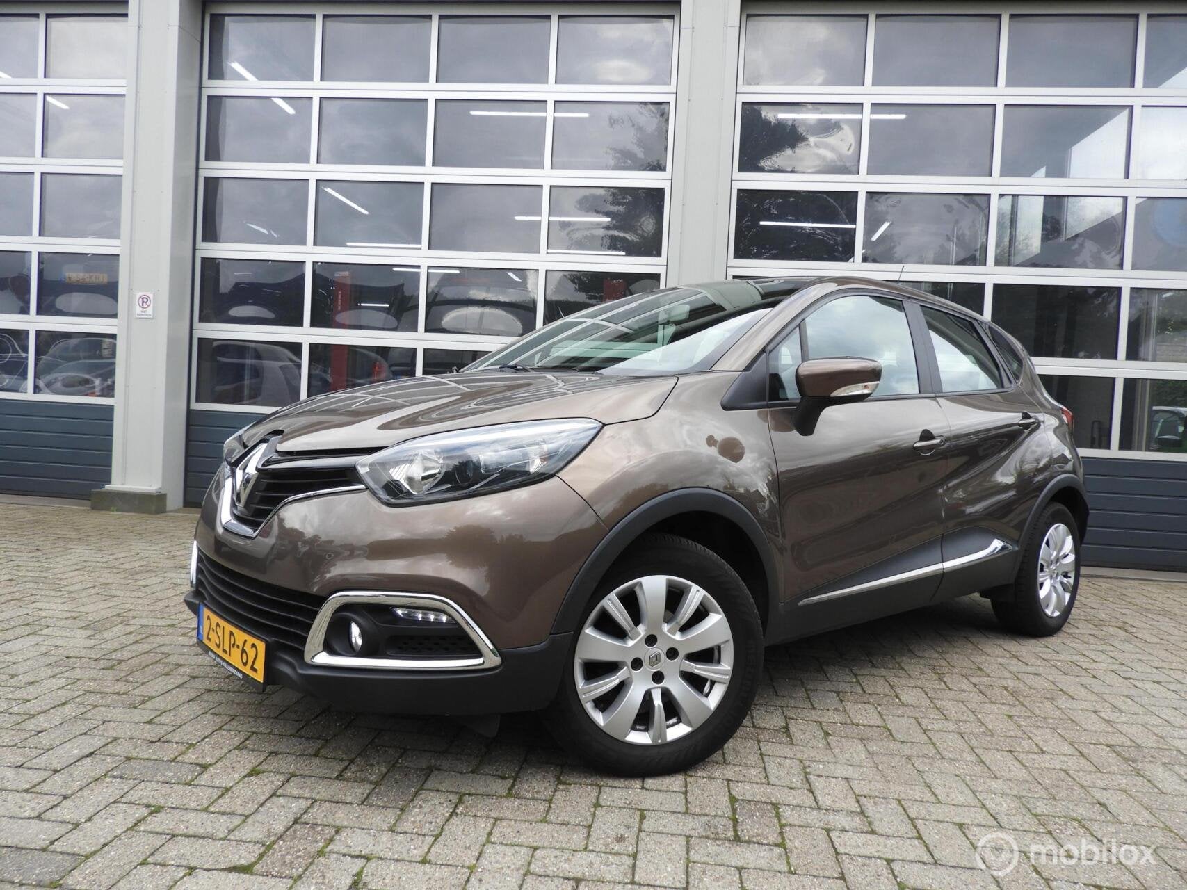 Renault Captur 0.9 TCe Authentique, Voorwielaandrijving, Gebruikt, Bruin, 49 €/maand