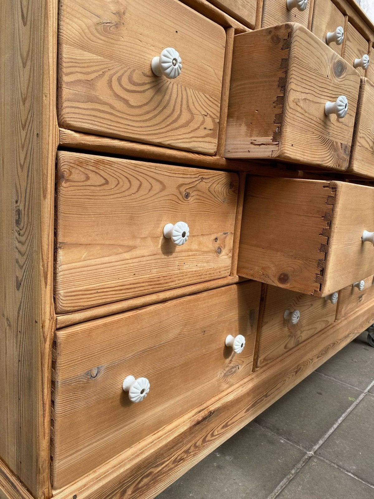 Grote landelijke oud grenen kast ladekast dressoir, Antiek en Kunst, Antiek | Meubels | Kasten, Ophalen