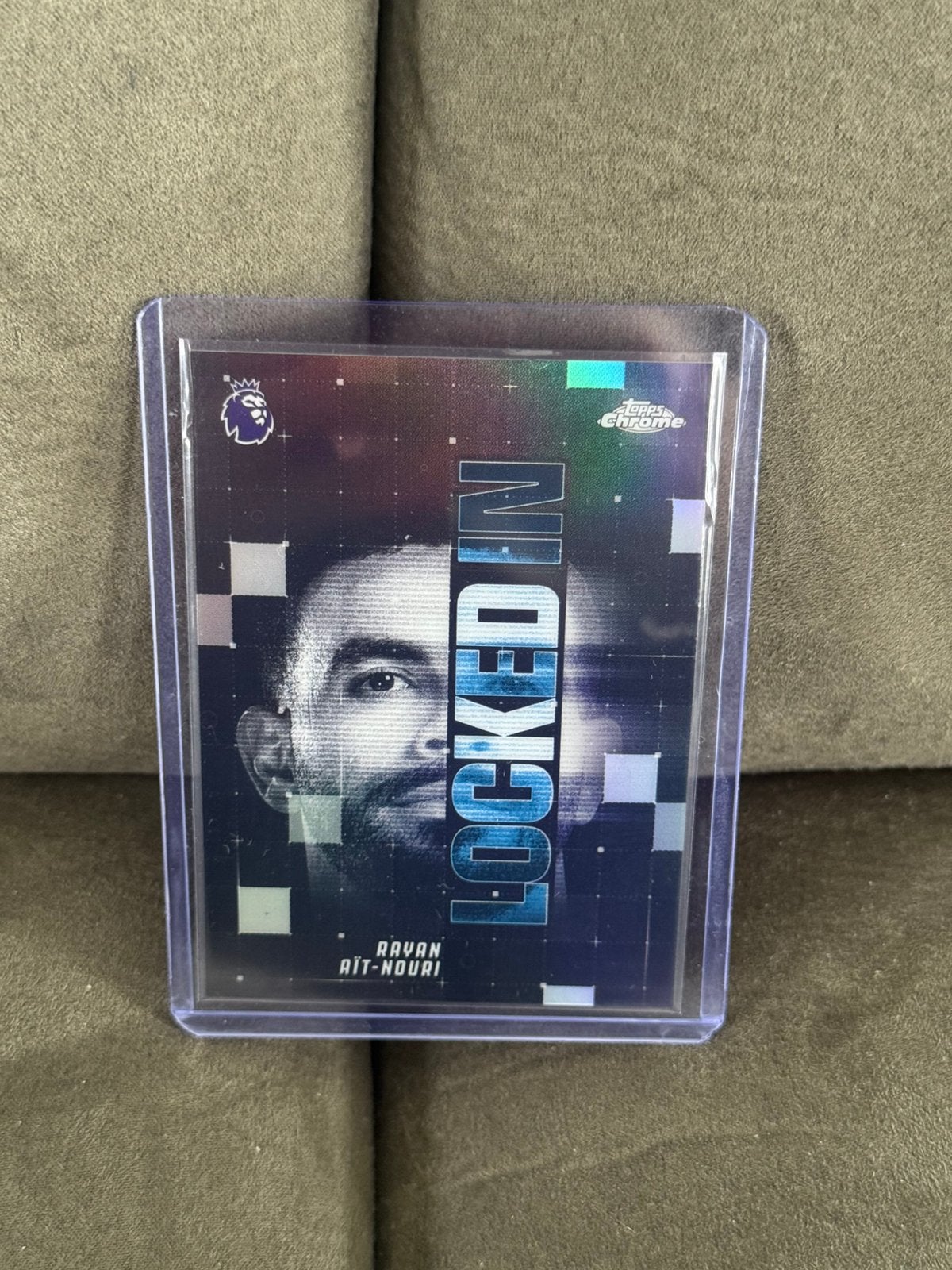 Rayan Aït-Nouri Topps Chrome Locked In Case Hit, Verzamelen, Sportartikelen en Voetbal, Ophalen of Verzenden, Nieuw, Buitenlandse clubs