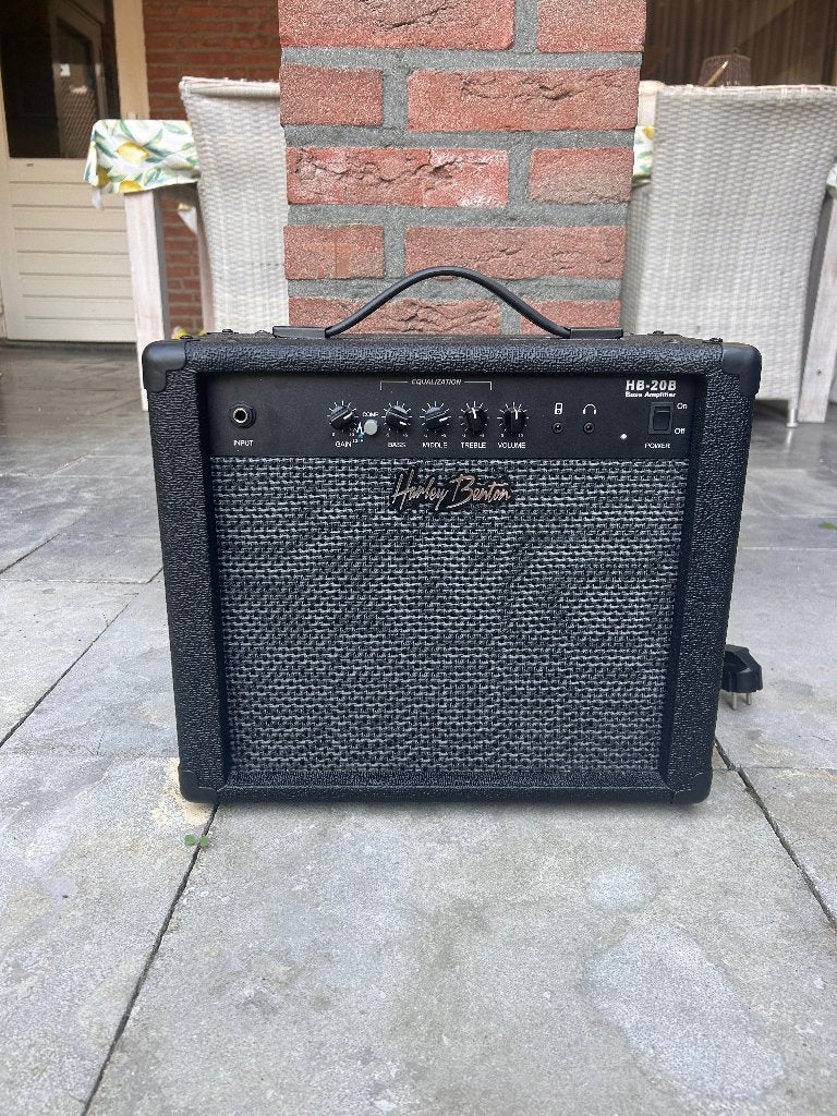 Harley Benton HB-20B bas versterker, Muziek en Instrumenten, Versterkers | Bas en Gitaar, Ophalen, Zo goed als nieuw, Basgitaar