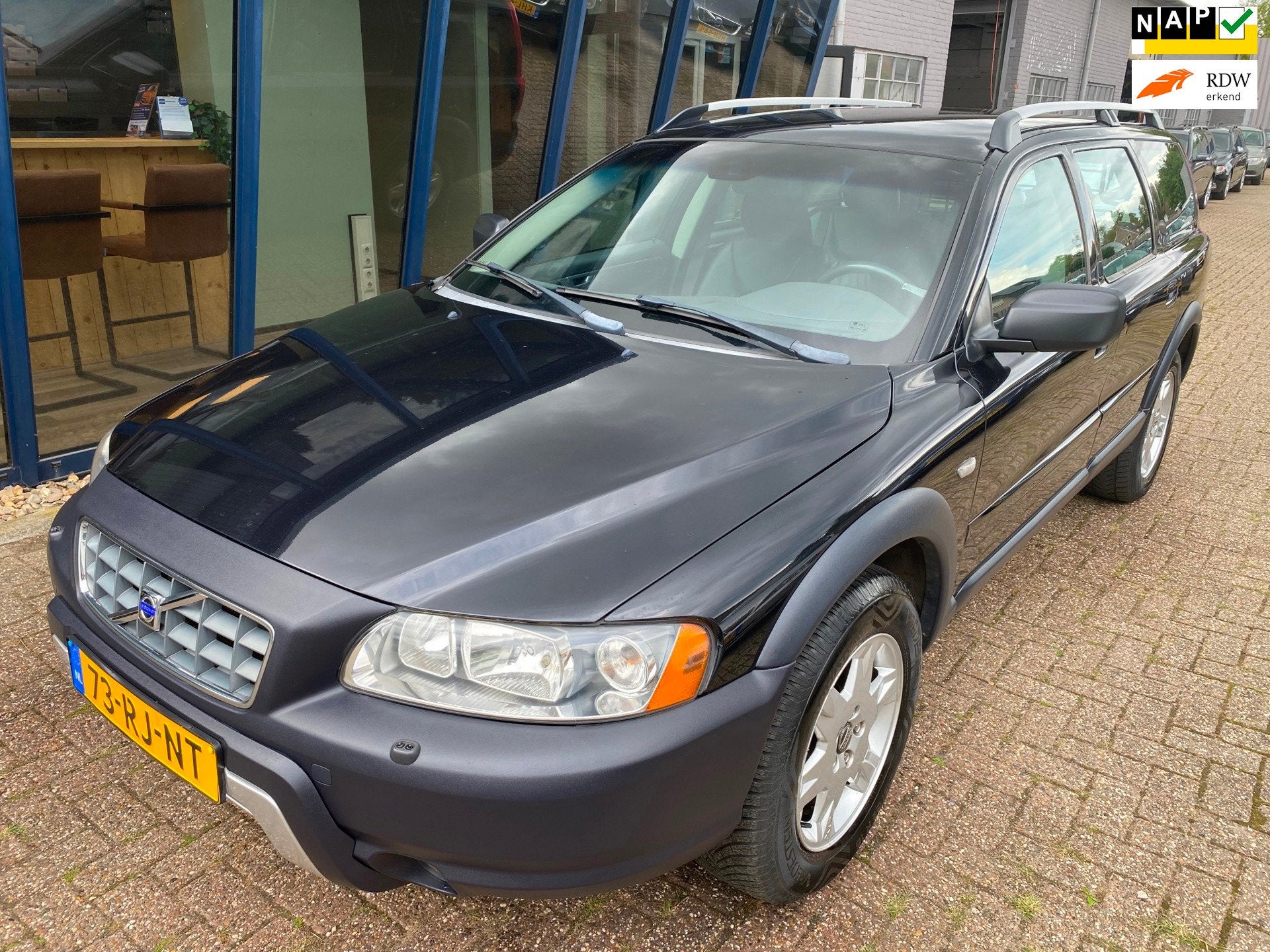 Volvo XC70 2.5 T Momentum AWD Automaat NL Auto, Automaat, Zwart, XC70, Vierwielaandrijving