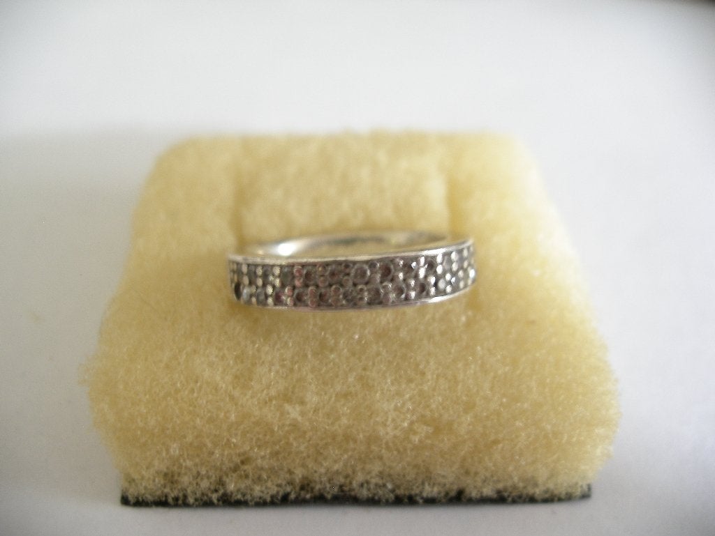 Een mooie Smalle Zilveren Ring met Zirkonia steentjes, Verzenden, Zilver, Ring