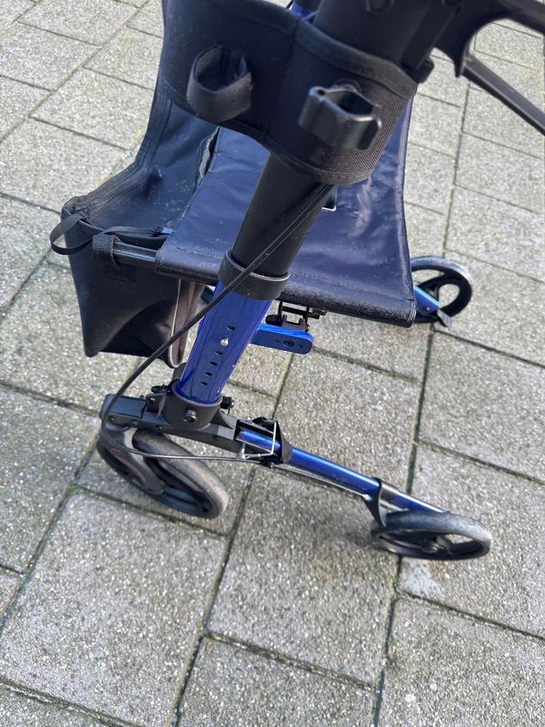 Rollator in zeer goede staat – licht en praktisch, Ophalen, Zo goed als nieuw