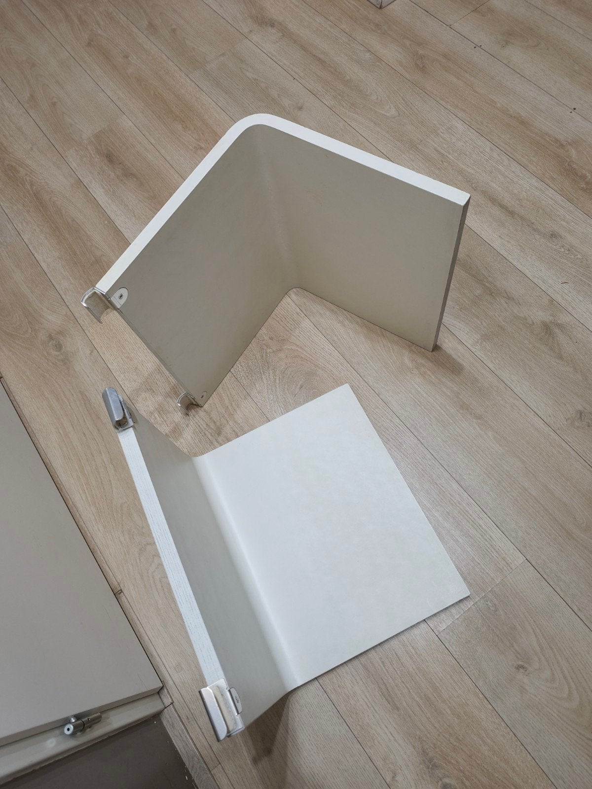 2x Auping Auronde nachtkastjes wit – 34,5 cm, Gebruikt, 70 cm of minder, Wit, Tweepersoons