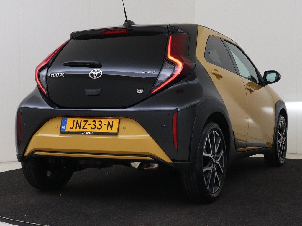 Toyota Aygo X Hybrid 115 GR Sport (bj 2025, automaat), Auto's, Toyota, 12 maanden, Euro 6, 4 stoelen, 116 pk