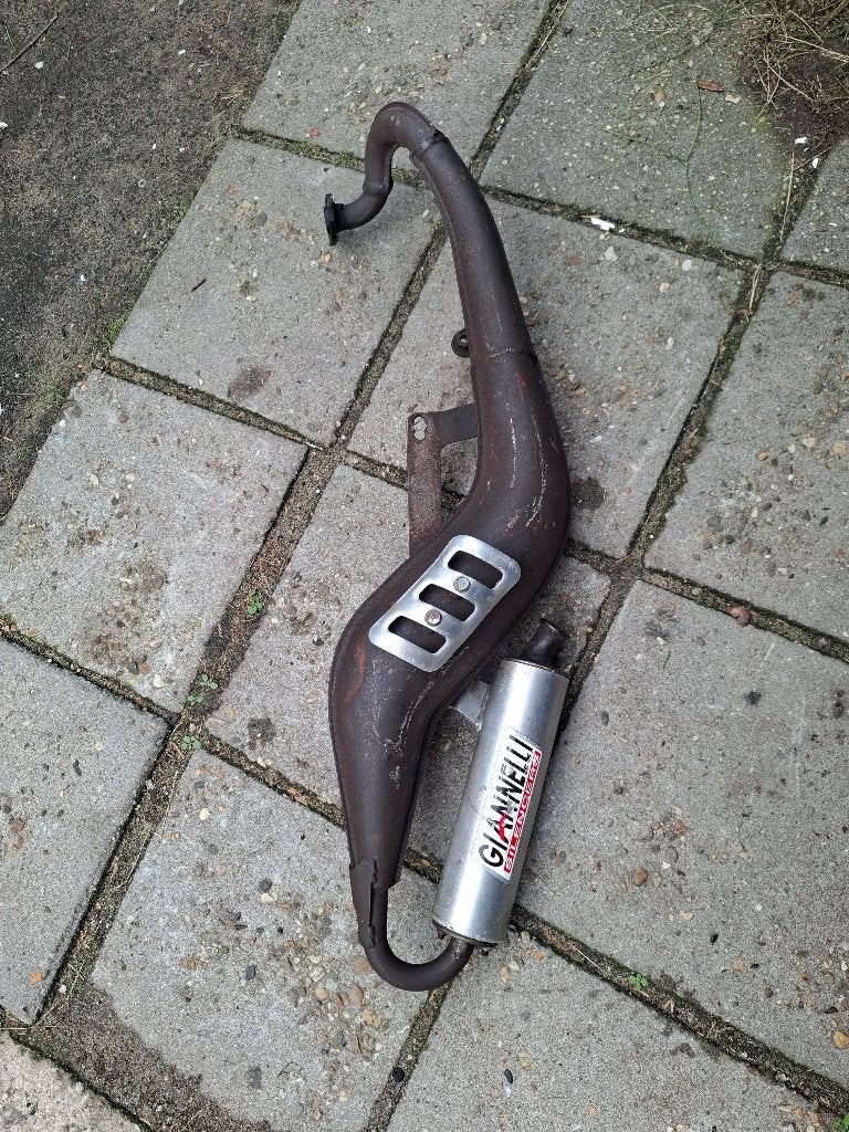 Giannelli pro 5 uitlaat pro5 Peugeot fox honda wallaroo, Fietsen en Brommers, Ophalen, Uitlaat, Honda wallaroo