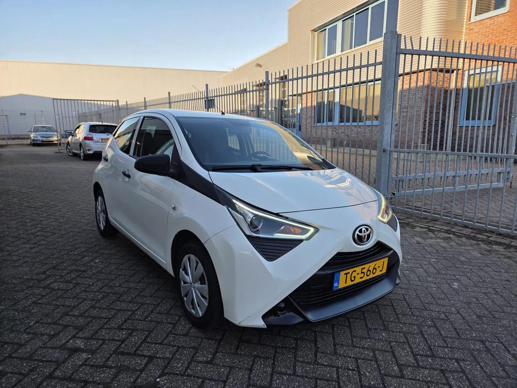 Toyota Aygo 1.0 VVT-i x-fun|AIRCO|BT|dealer onderhouden, Voorwielaandrijving, Gebruikt, Euro 6, 4 stoelen
