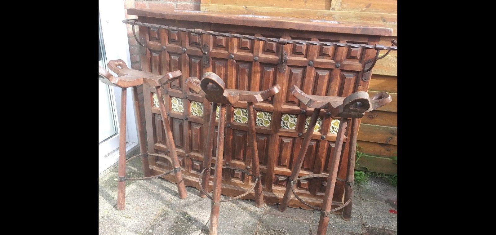 Rustieke houten bar met 3 krukken, Ophalen, Gebruikt, Inclusief barstoelen