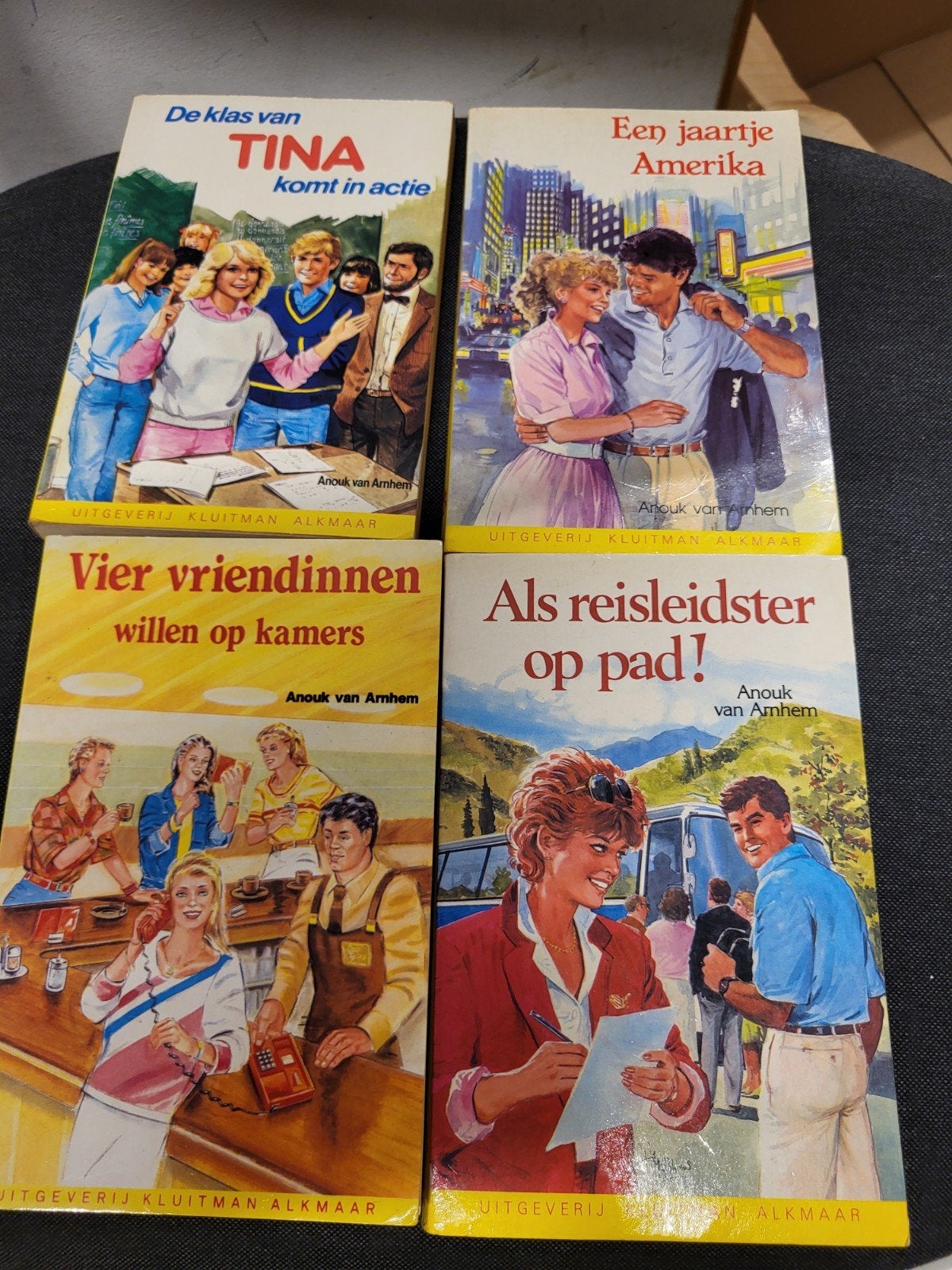 Anouk van Arnhem - 4 x Kluitman Jeugdserie pocket tiener, Ophalen of Verzenden, Gelezen