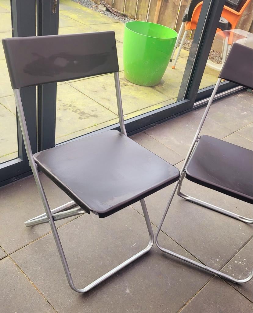2x Zwarte opvouwbare stoelen - Handig en ruimtebesparend, Huis en Inrichting, Stoelen, Zo goed als nieuw, Twee, Kunststof, Metaal