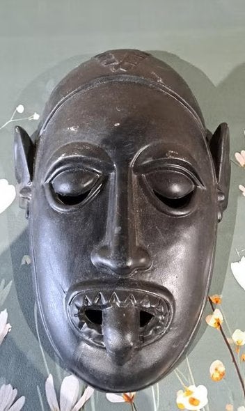 Afrikaans tribale kunst. Metalen masker., Antiek en Kunst, Kunst | Niet-Westerse kunst, Afrika, Masker, Metaal, 33 cm