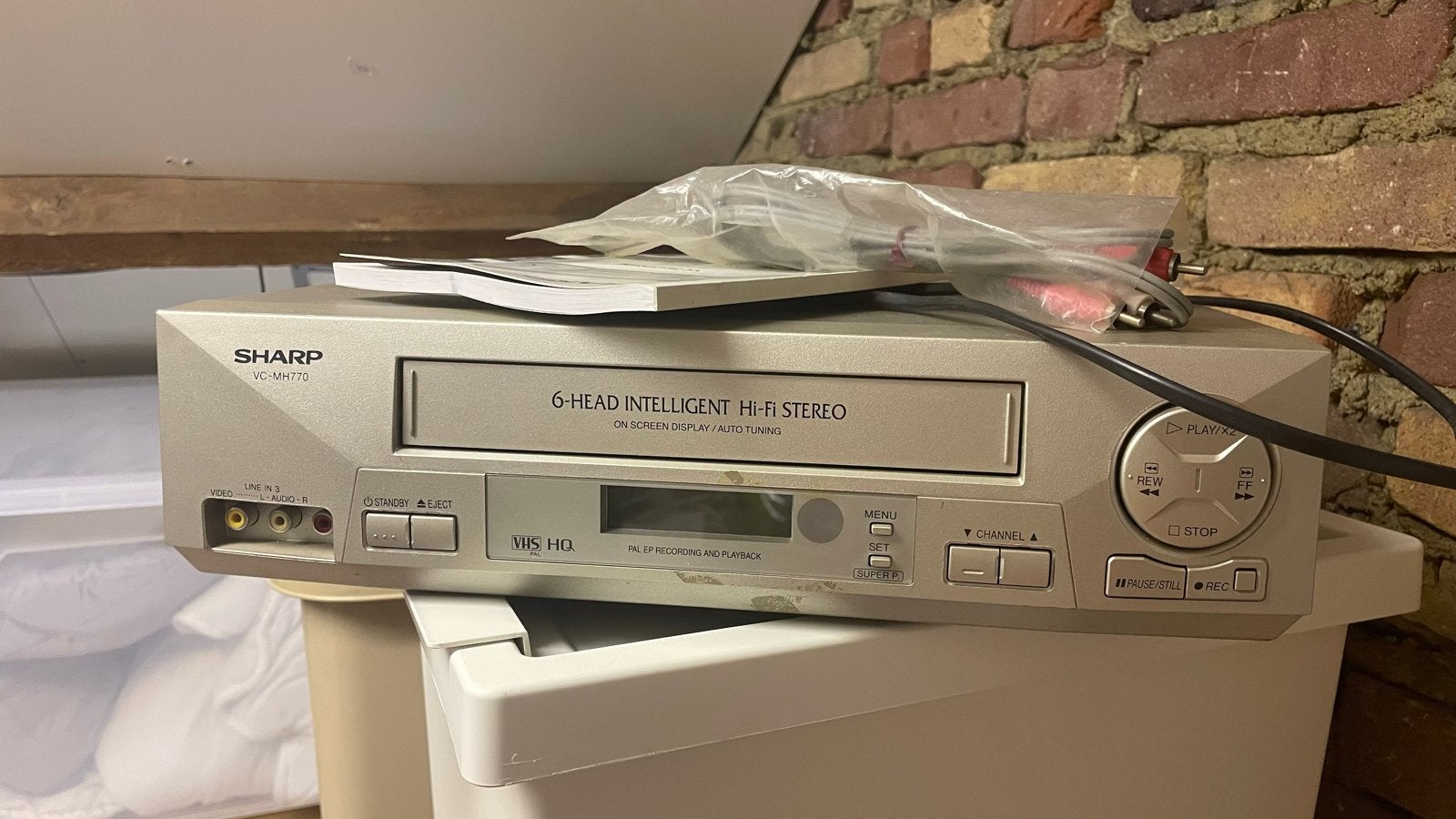 Sharp VC-MH710 VHS-speler met 6-Kops Hi-Fi Stereo, Ophalen, Gebruikt, VHS-speler of -recorder