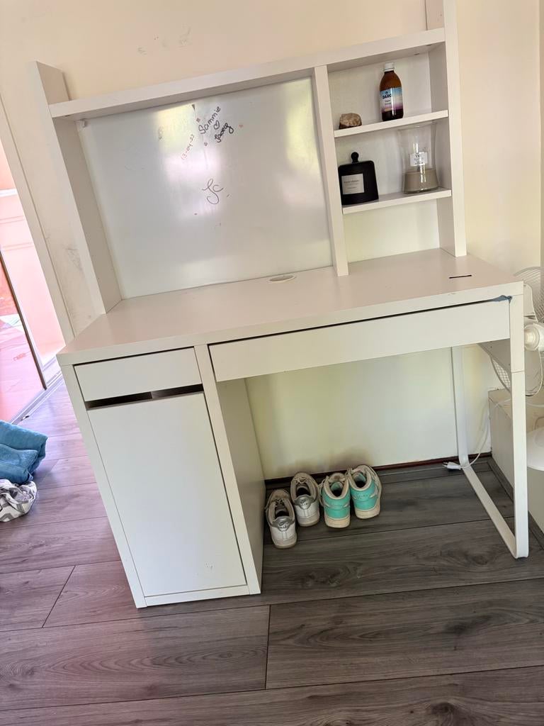 IKEA bureau met opbergruimte en whiteboard, Huis en Inrichting, Gebruikt, Met lades, Ophalen of Verzenden, IKEA