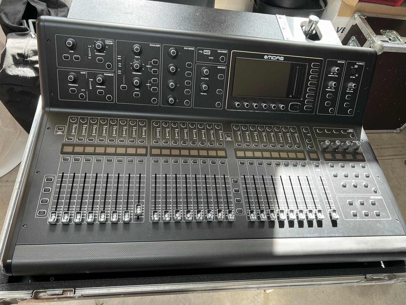 Midas M32 Digitale Mengtafel met Flightcase, Ophalen, Zo goed als nieuw, 20 kanalen of meer, Microfooningang
