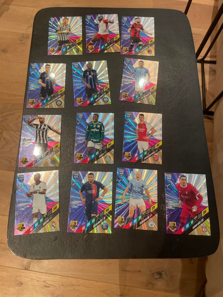 Panini FIFA 365 Adrenalyn XL 2024 Voetbalkaarten + Codes, Ophalen of Verzenden, Zo goed als nieuw