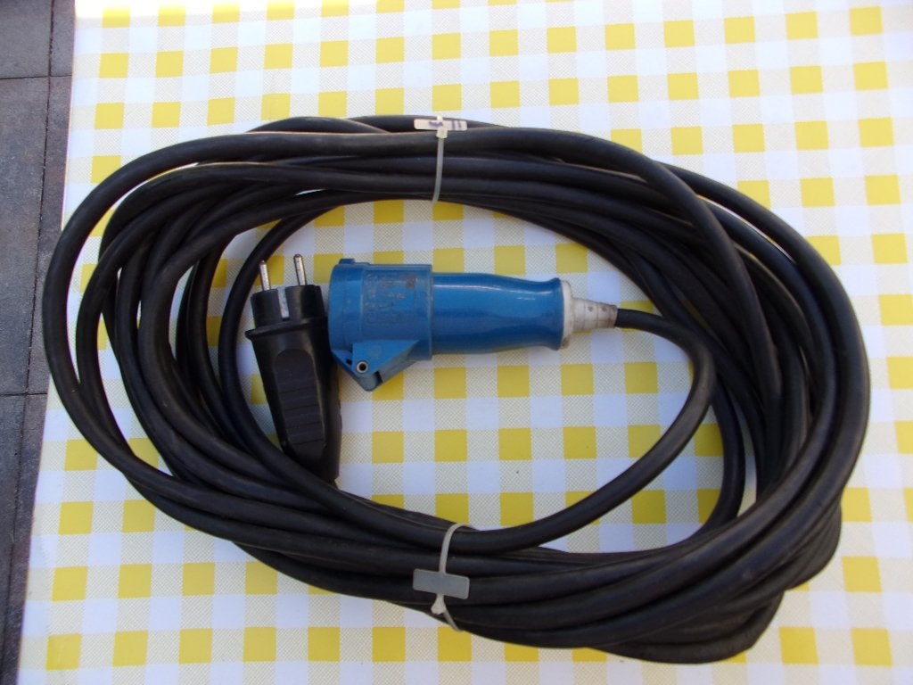 Camping  kabel 11 meter, Ophalen, Zo goed als nieuw