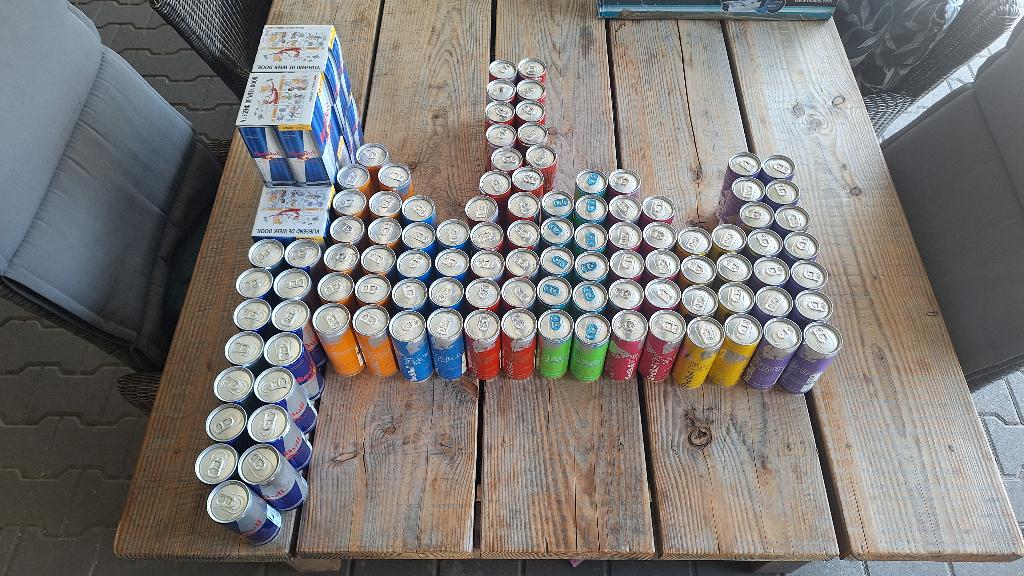 123 blikken Redbull Red Bull 250ml Div. smaken. incl. statie, Diversen, Levensmiddelen, Ophalen