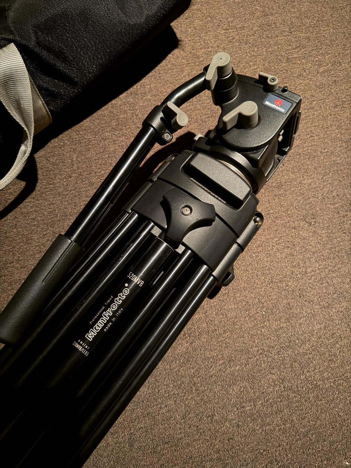 Manfrotto 520MVB Statief met draagtas, Gebruikt, 150 tot 175 cm, Manfrotto, Inclusief draagtas