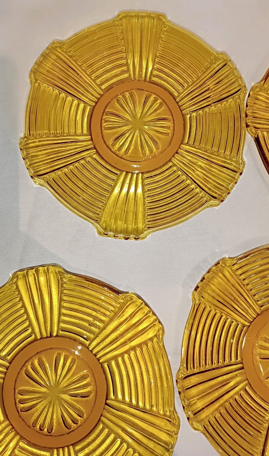 vintage amberkleurige schoteltjes 4 stuks -art deco-, Huis en Inrichting, Ophalen of Verzenden, Zo goed als nieuw, Glas, Vintage