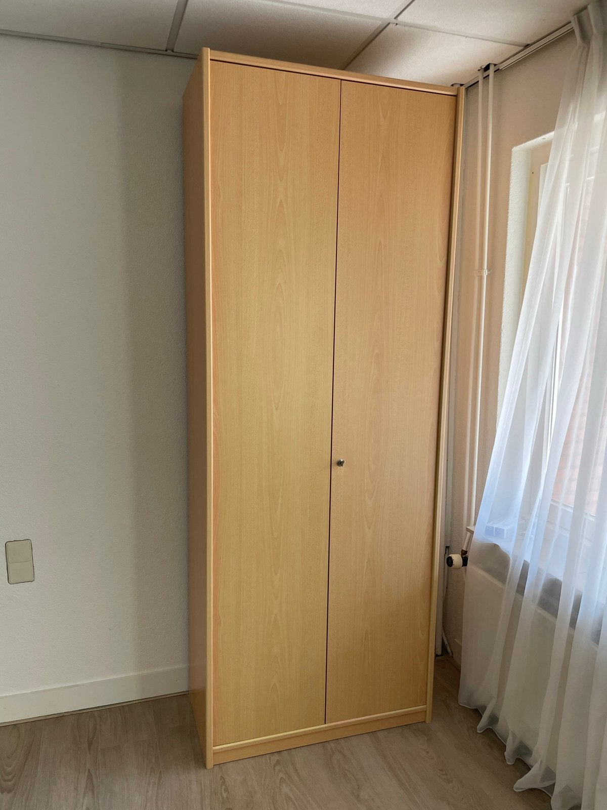 Twee hoge kasten met slot, Huis en Inrichting, Kasten | Kledingkasten, Ophalen, Gebruikt, 200 cm of meer, 50 tot 100 cm