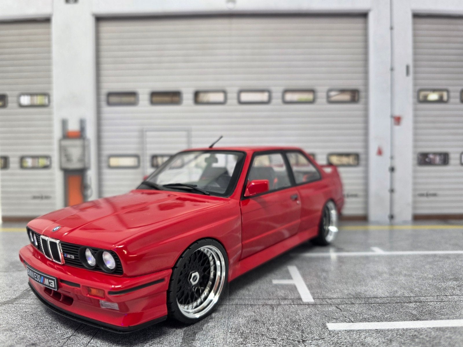 Bmw M3 E30 1:18 in OVP verlaagd en op BBS velgen, Ophalen of Verzenden, Nieuw, Solido