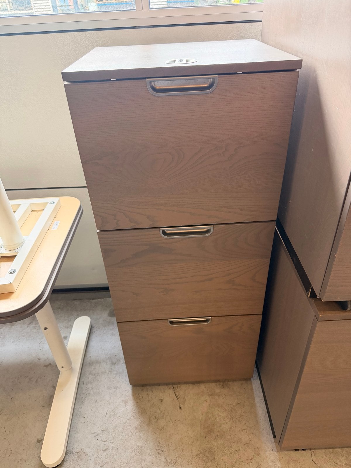 IKEA Galant Archiefkast (grijs/bruin) met slot, Ophalen, Gebruikt, 100 tot 150 cm, Meerdere deuren
