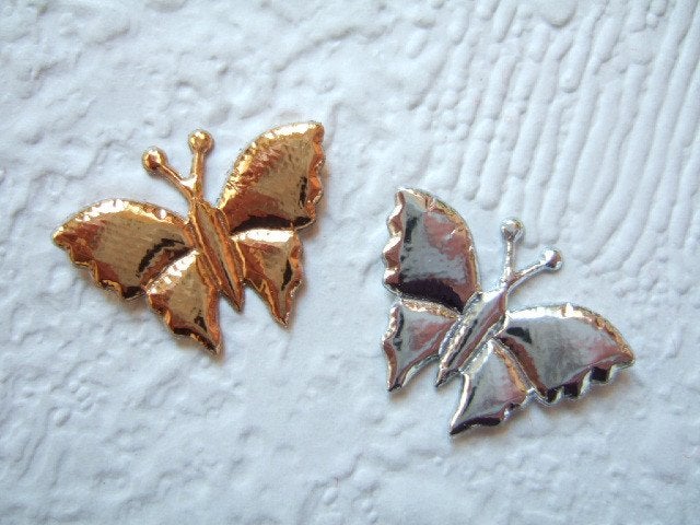 HALVE PRIJS ~ Klein glanzend vlindertje ~ 2 cm ~ Zilver Goud, -, -, Overige typen, Nieuw