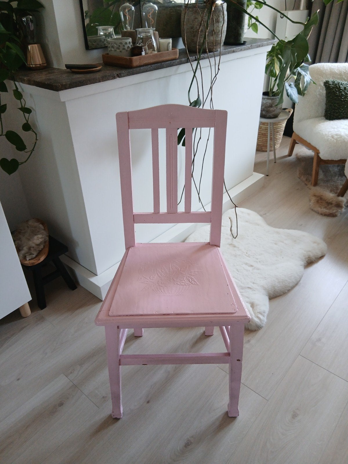 Mooie brocante roze stoel van hout voor maar €12,50, Huis en Inrichting, Stoelen, Ophalen, Gebruikt, Overige kleuren, Eén