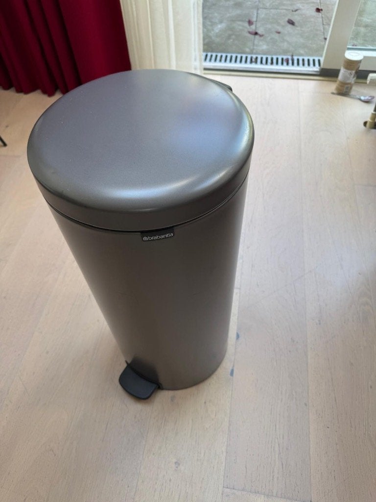 Brabantia NewIcon Prullenbak - 30 liter - Platinum, Huis en Inrichting, Ophalen, 50 – 75, Gebruikt, Met pedaal