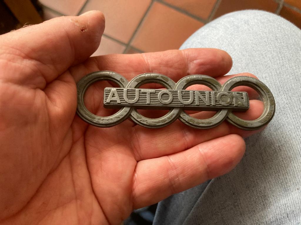 AUTO UNION  mooi motorkapembleem jaren 50/60., Verzenden