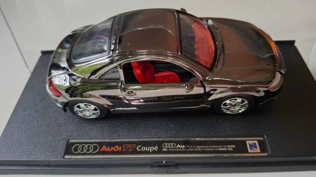 Audi TT Coupé modelauto - Zilver met rood interieur, Ophalen of Verzenden, Nieuw, Auto, Overige merken