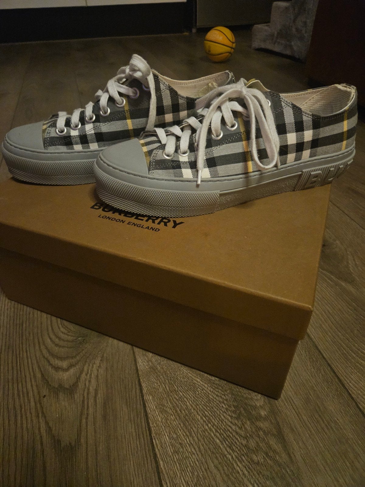 Nieuwe unisex Burberry sneakers - Maat 41 - Origineel Italië, Nieuw, Ophalen of Verzenden, Sneakers of Gympen, Burberry
