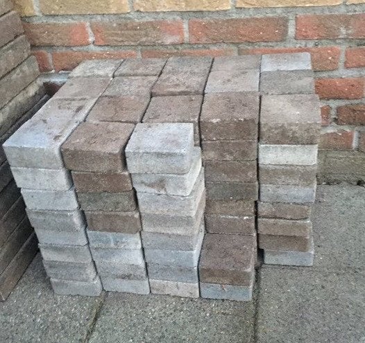 Bestrating: 143 vierkante betonstenen 10 x 10, Tuin en Terras, Tegels en Klinkers, Ophalen, Gebruikt, Beton, Klinkers