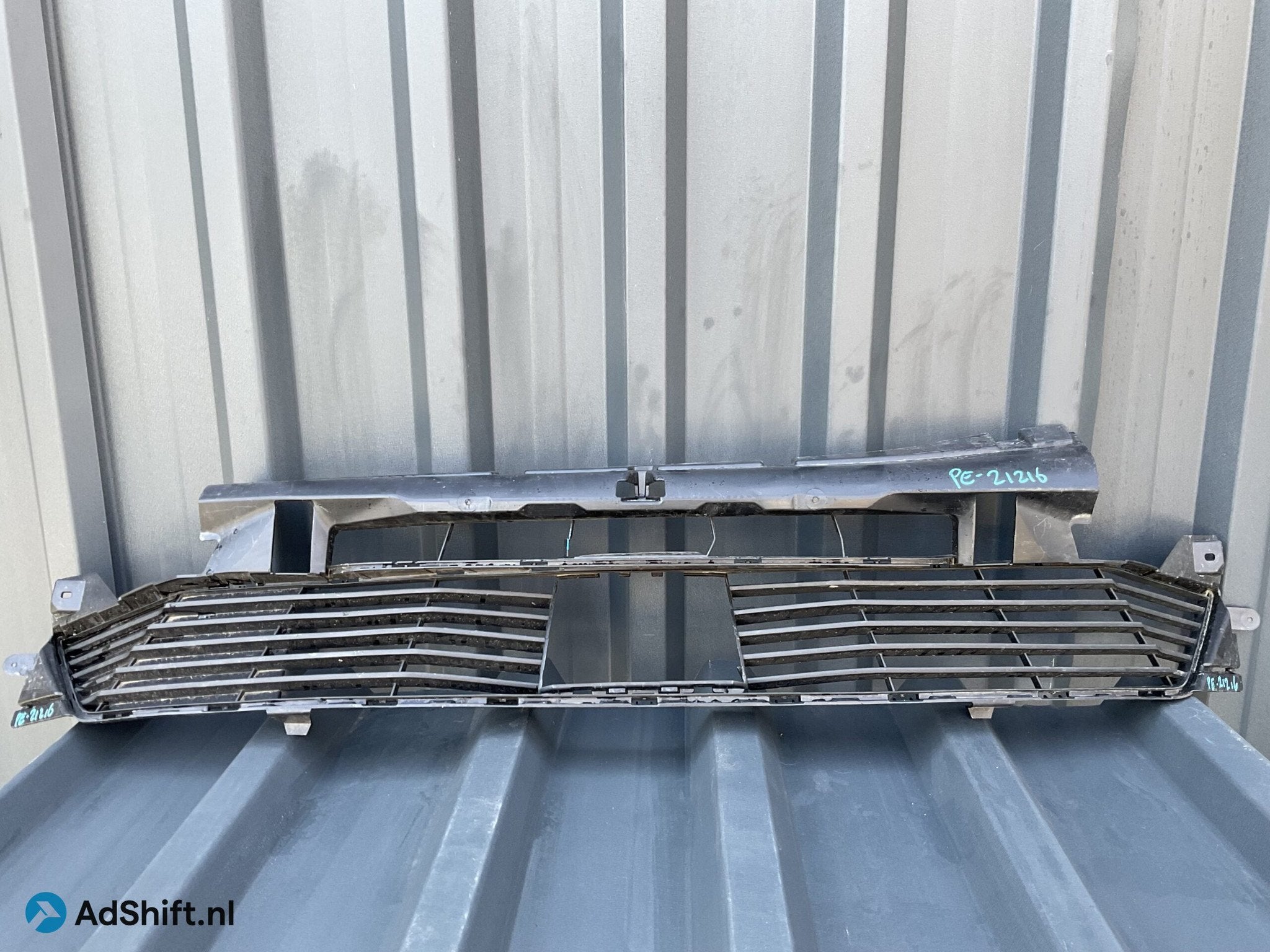 Bumper Rooster Peugeot 3008 5008 9836768377 onder Gril PE-21, Auto-onderdelen