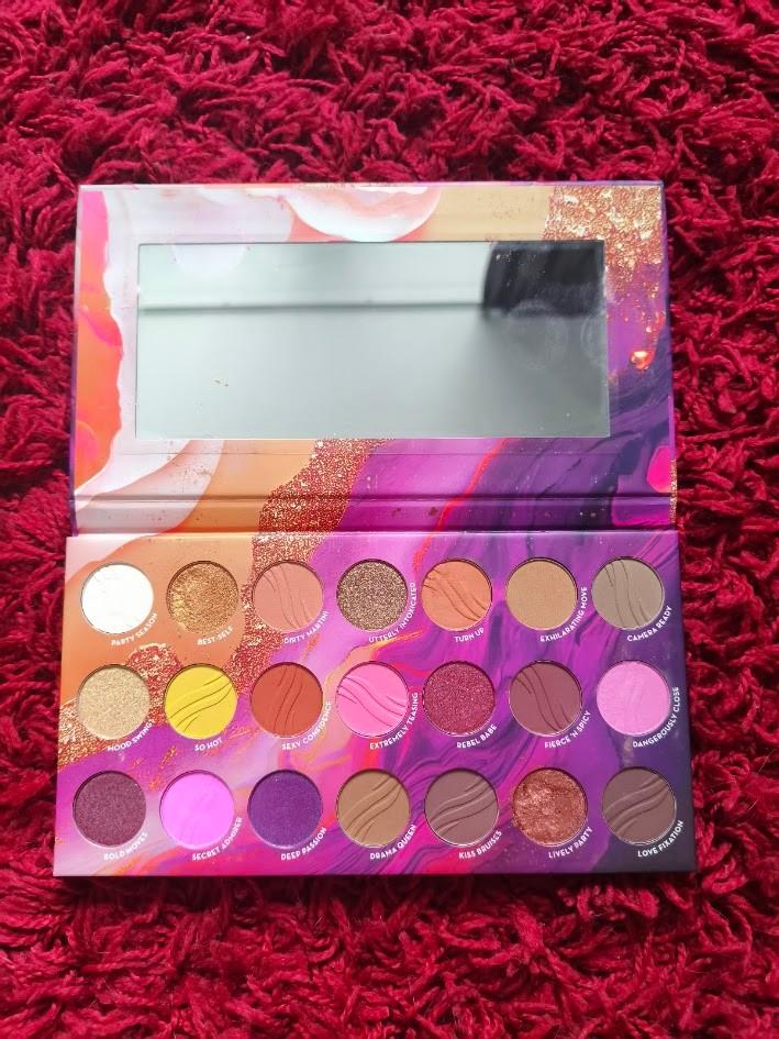 Max & More oogschaduw pallet ‘’Euphoria’’, Ophalen of Verzenden, Zo goed als nieuw, Make-up, Overige kleuren