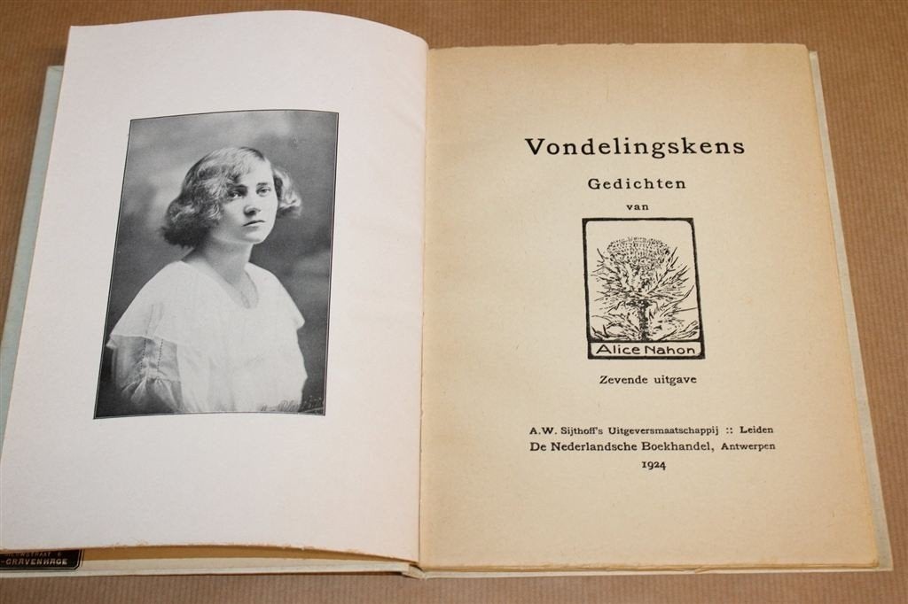 Vondelingskens — Gedichtenbundel Alice Nahon [1924], Boeken, Ophalen of Verzenden, Gelezen