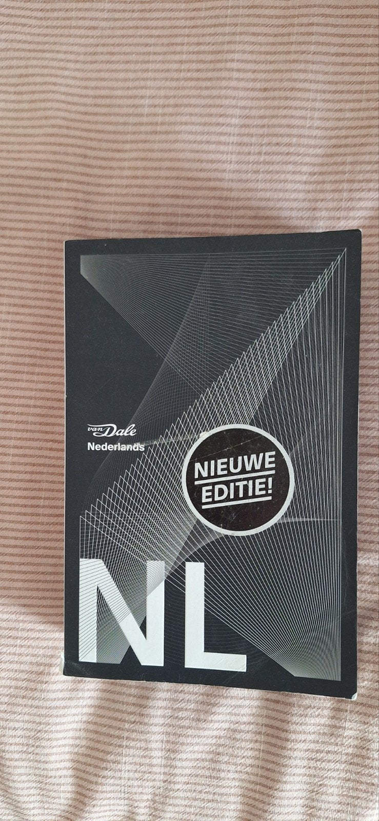 Van Dale Nederlands - Nieuwe Editie, Boeken, Nederlands, Ophalen of Verzenden, Zo goed als nieuw, Van Dale