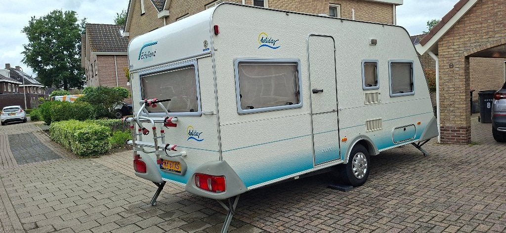 Eifelland (Knaus) Holiday 460   incl. Luifel en Voortent), Caravans en Kamperen, Vast bed, Kachel, Rondzit, 750 - 1000 kg