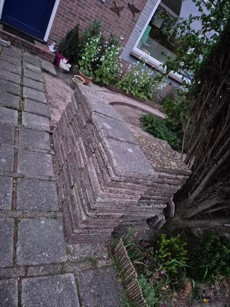 GRATIS stoeptegels (+-100) en grote grindtegels (+-15), Tuin en Terras, Ophalen, Gebruikt, Beton, Terrastegels