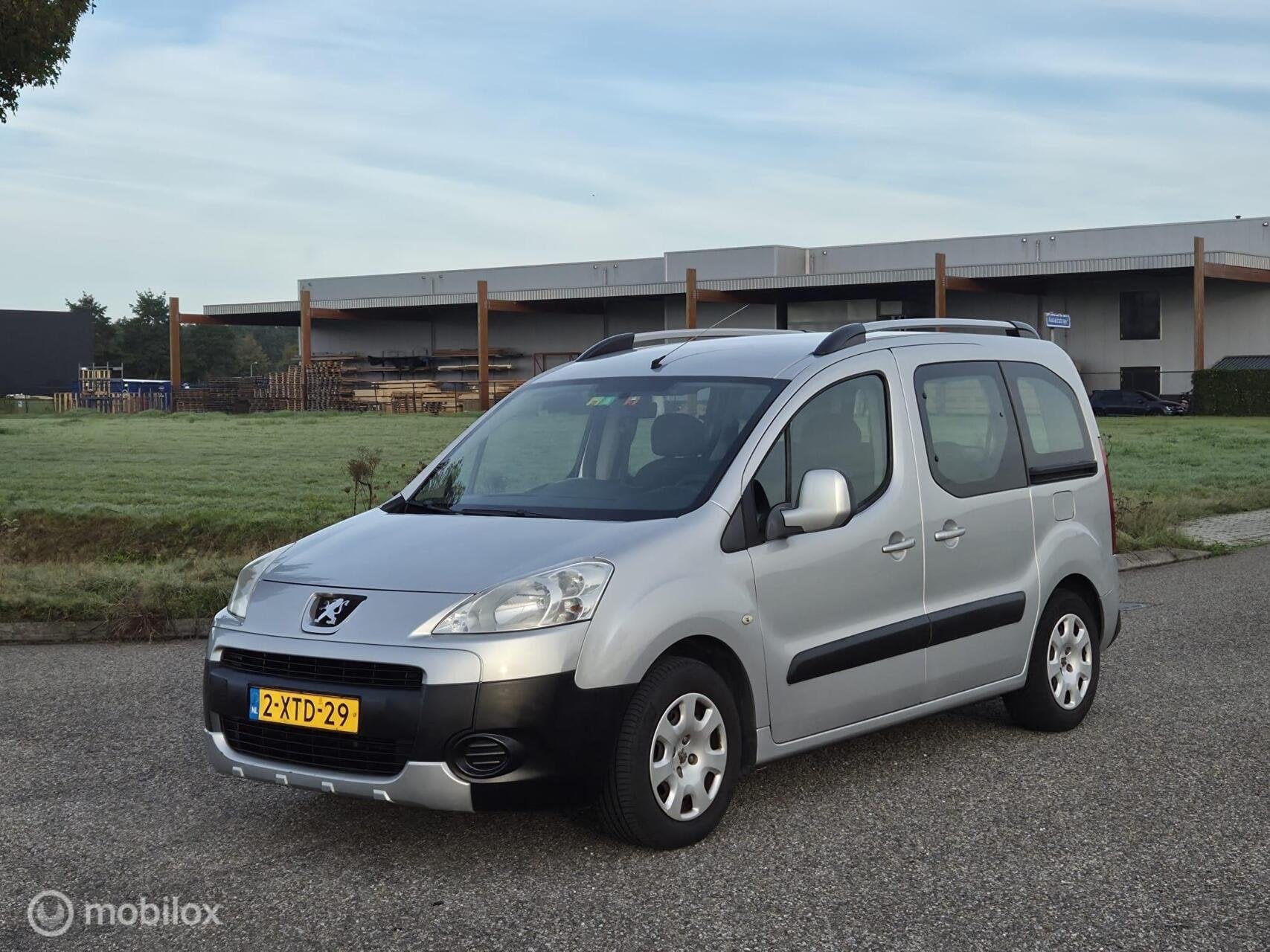 Peugeot Partner Tepee 1.6 XT Airco / 2x schuifdeur / Trekhaa, Voorwielaandrijving, Gebruikt, 4 cilinders, Handgeschakeld