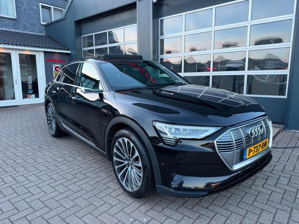 Audi E-tron E-tron 55 quattro advanced Pro Line Plus 95 kWh, Auto's, Automaat, 131 €/maand, 95 kWh, Leder