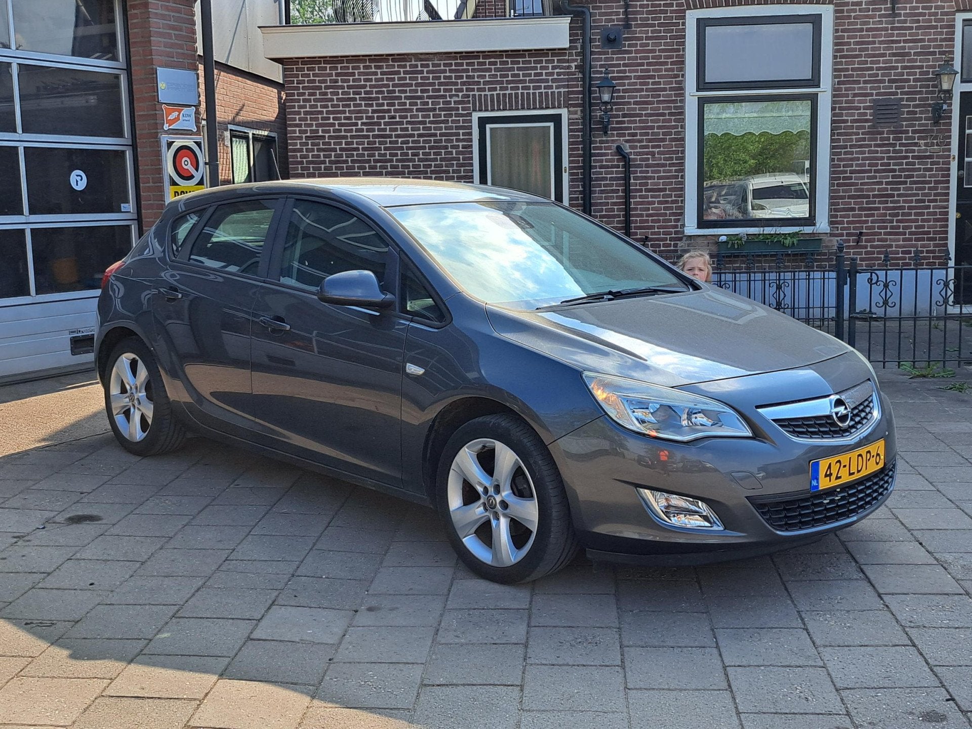 Opel Astra 1.6 Edition (bj 2010), Auto's, Voorwielaandrijving, Euro 5, Stof, 4 cilinders
