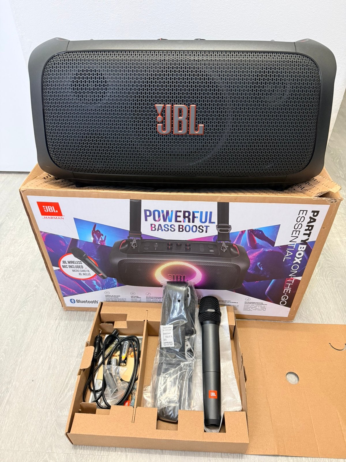 JBL PartyBox On-The-Go Essential met draadloze microfoon