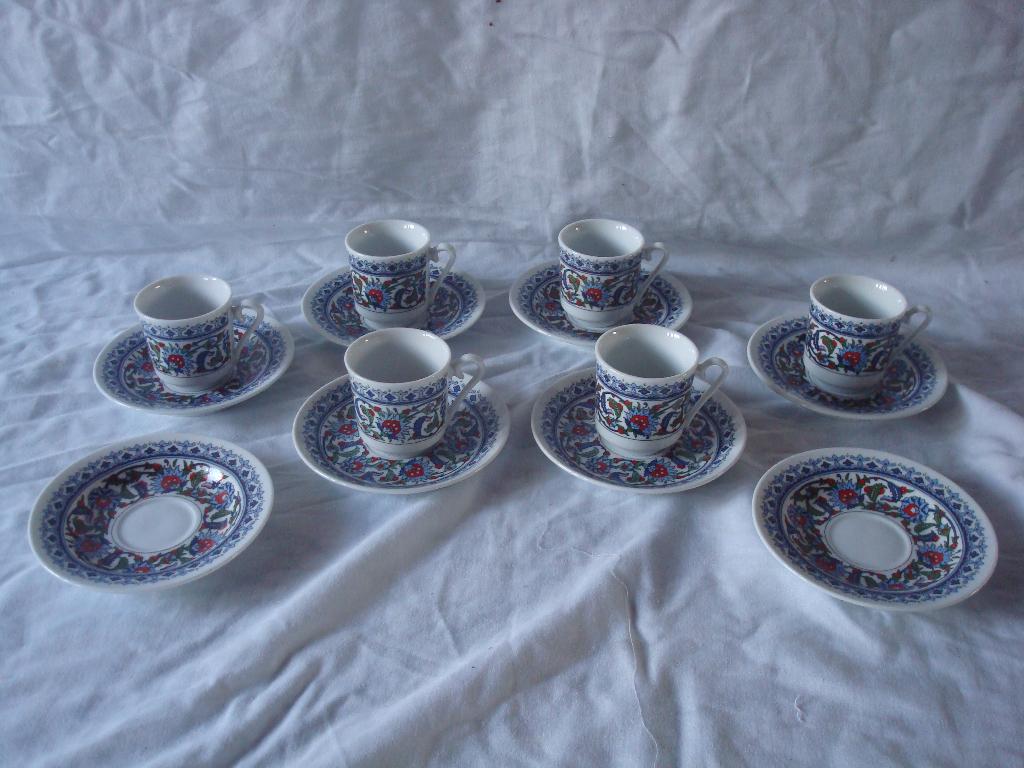 6 KLEINE TURKSE KOPJES MET SCHOTELTJES PORSELEIN., Huis en Inrichting, Keuken | Servies, Nieuw, Ophalen of Verzenden, Overige stijlen