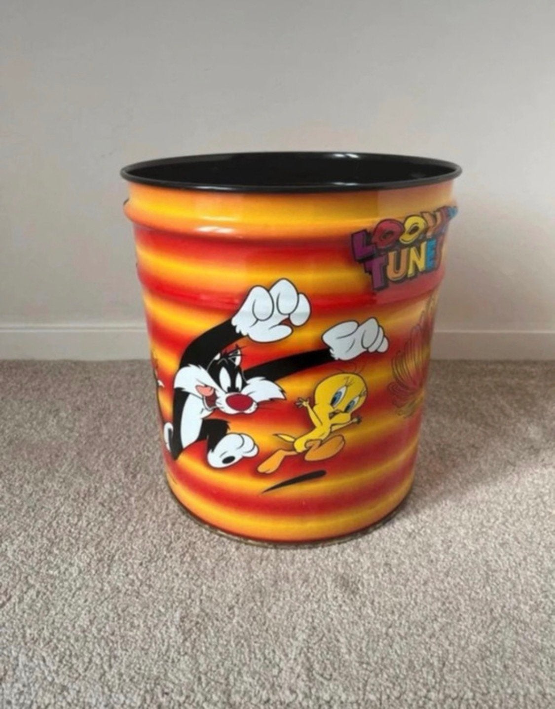 Vintage Looney Tunes blik/prullenbak, 27x24,5cm. Disney 90s, Huis en Inrichting, Gebruikt, Verzenden, Minder dan 10 liter, Metaal