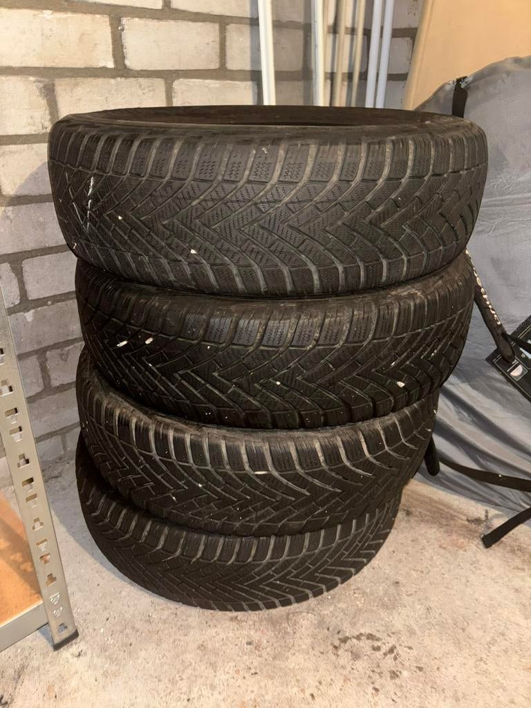 Set winterbanden 185/65 R15, Ophalen of Verzenden, Zo goed als nieuw
