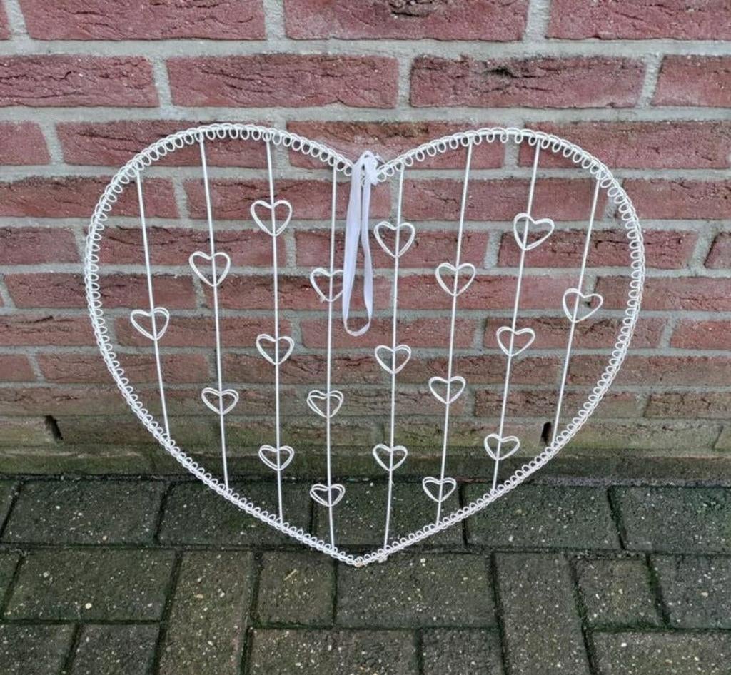 Hart,Wit,metaal,decoratie,wand,muur,hartjes,kaartenhanger, Ophalen of Verzenden, Zo goed als nieuw