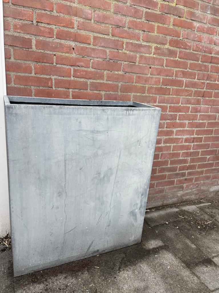 Grijze betonlook plantenbak - 93x80x32cm, Ophalen of Verzenden, Gebruikt