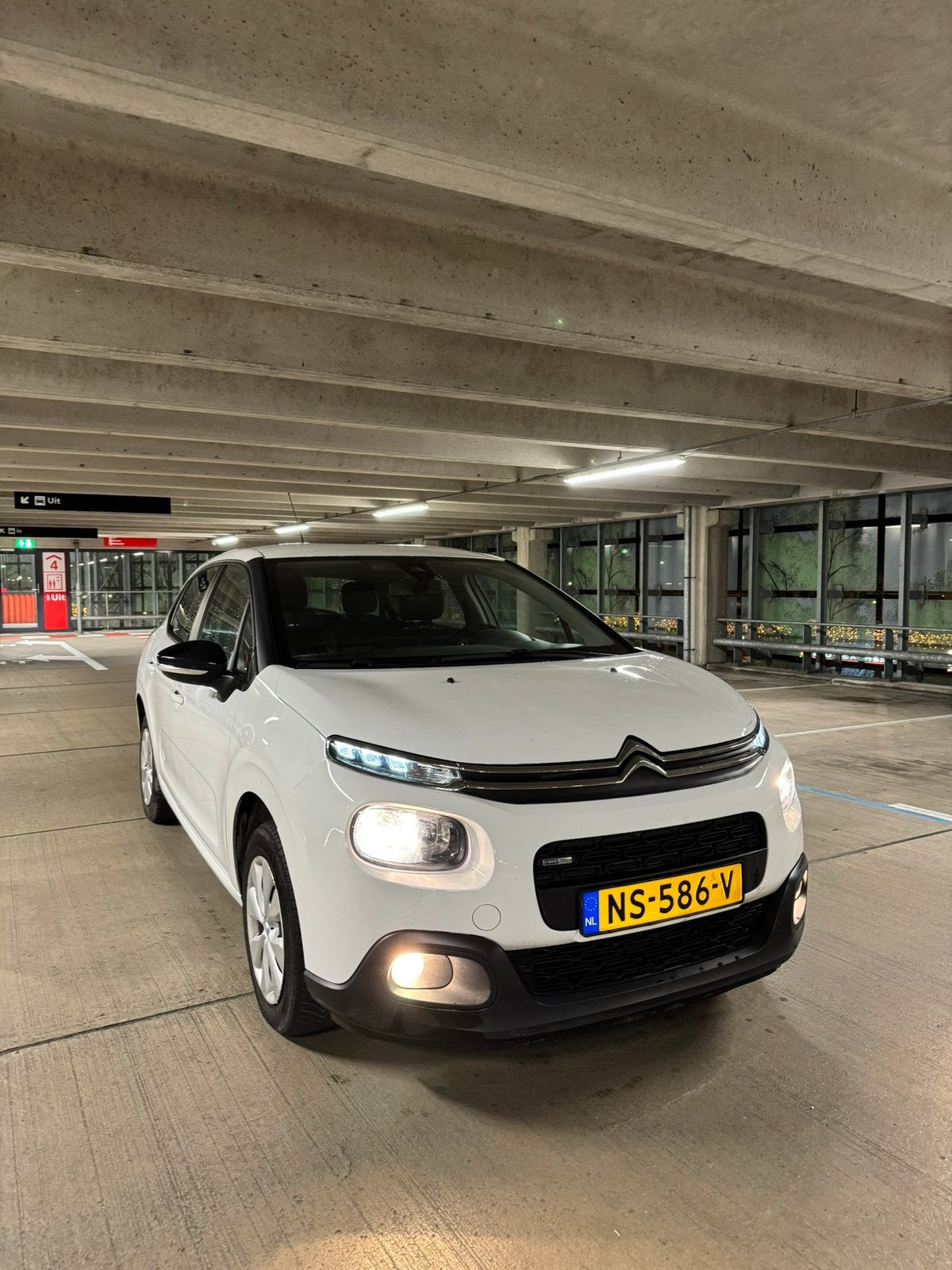 Citroën C3 1.2 Puretech 82pk 2017 Wit, Voorwielaandrijving, 40 €/maand, Zwart, 1199 cc